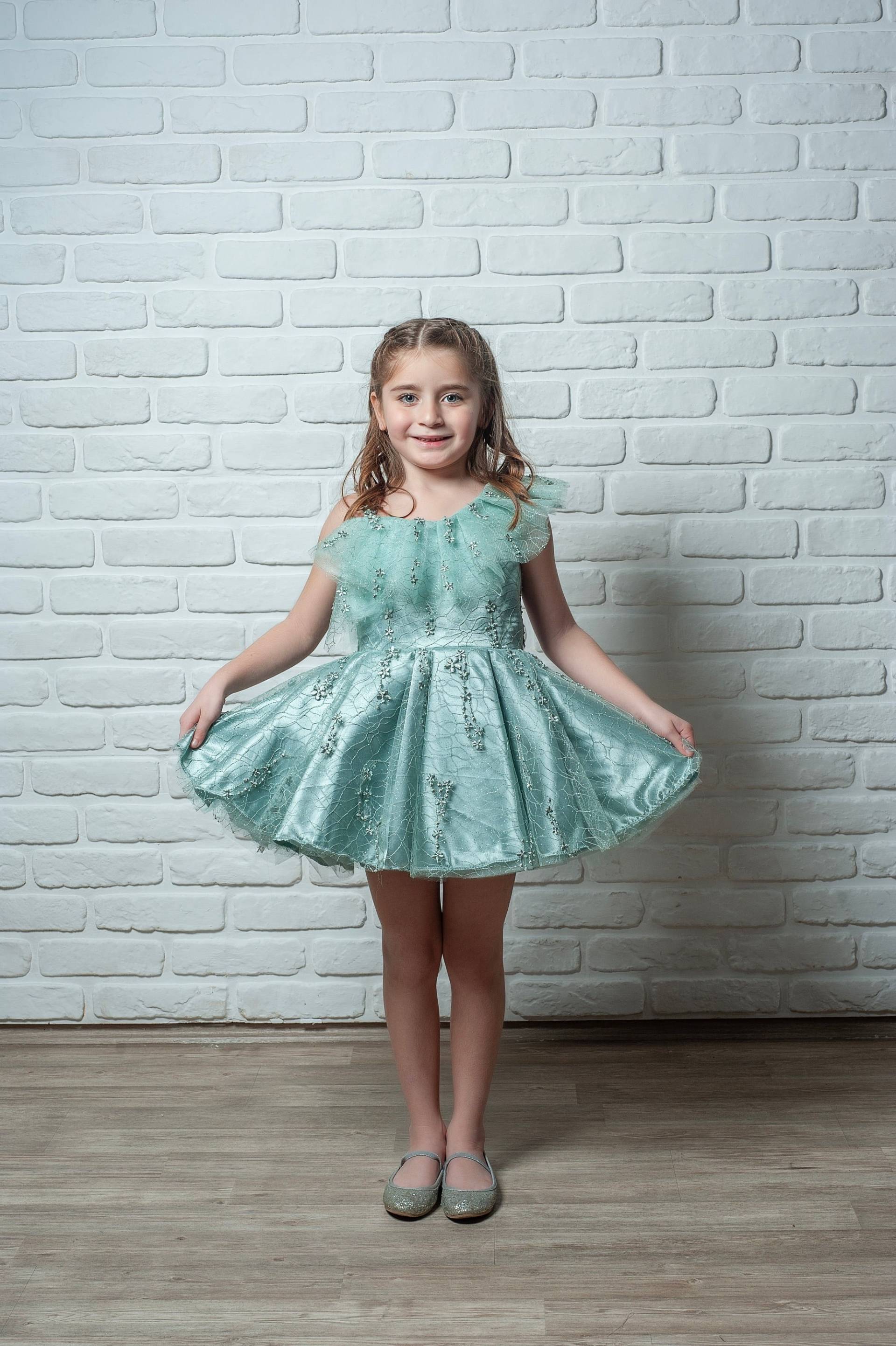 Mädchen Mintgrün Ein Ärmel Partykleid, Kindergeburtstagskleid, Ballkleid, Mädchen-Partykostüm Mädchen Mintgrün Ein Ärmel Partykleid, Kindergeburtstagskleid, Ballkleid, Mädchen-Partykostüm von NossiByCostume
