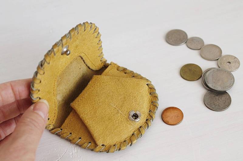 Gelbe Leder Vintage Geldbörse, Handgemachte Kleine Ein Fach Oval Echtleder Beutel, Münztasche von NostalgiaBG