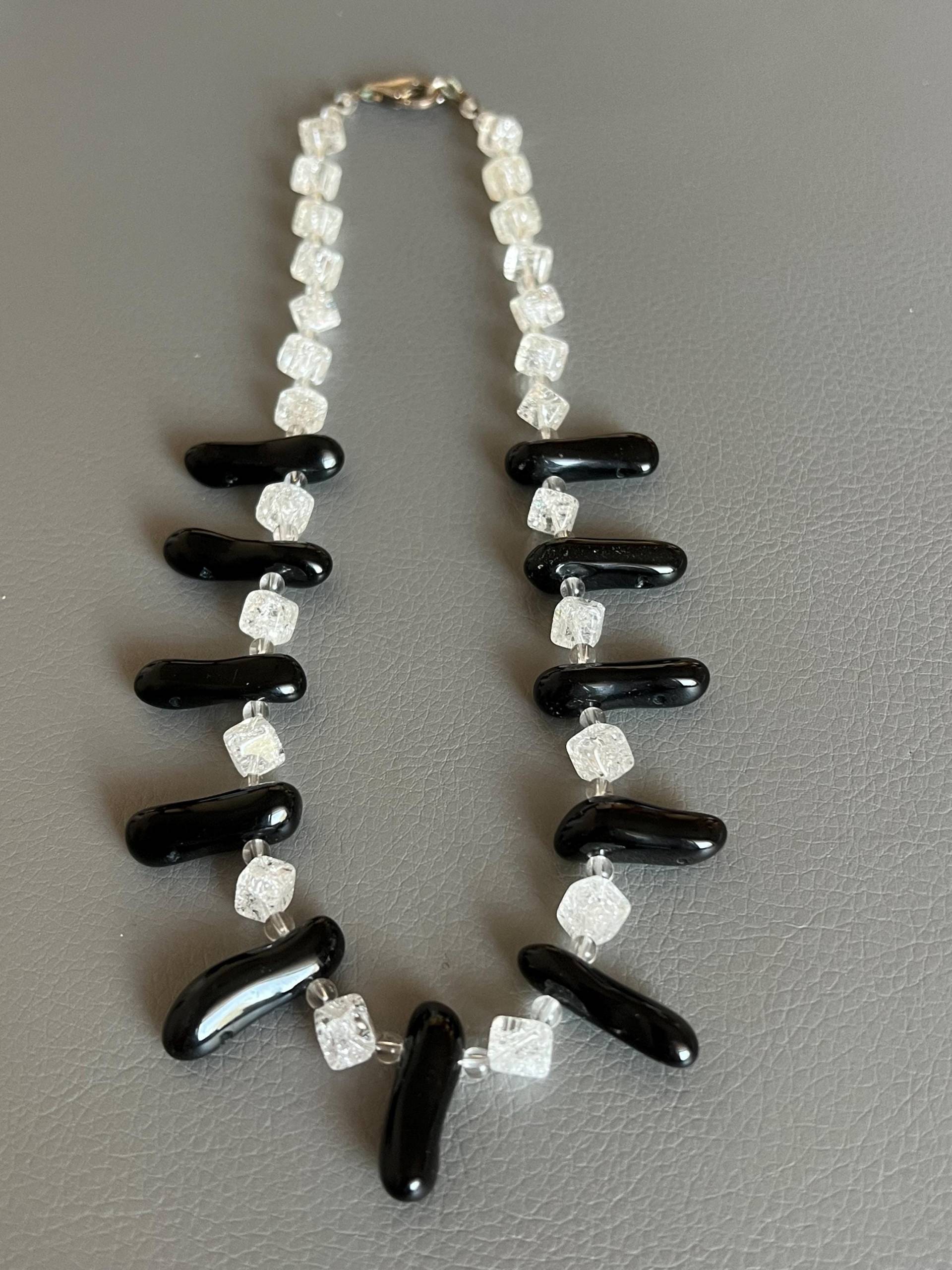 Art Deco Schwarze Glasperlen Halskette - 1960S Sterling Silber von NostalgiaBoutiqueR