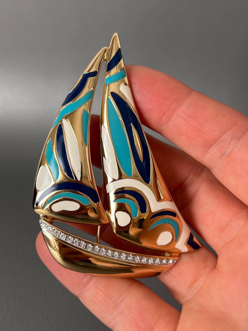 Große Emaille Brosche Pierre Lang von NostalgiaBoutiqueR