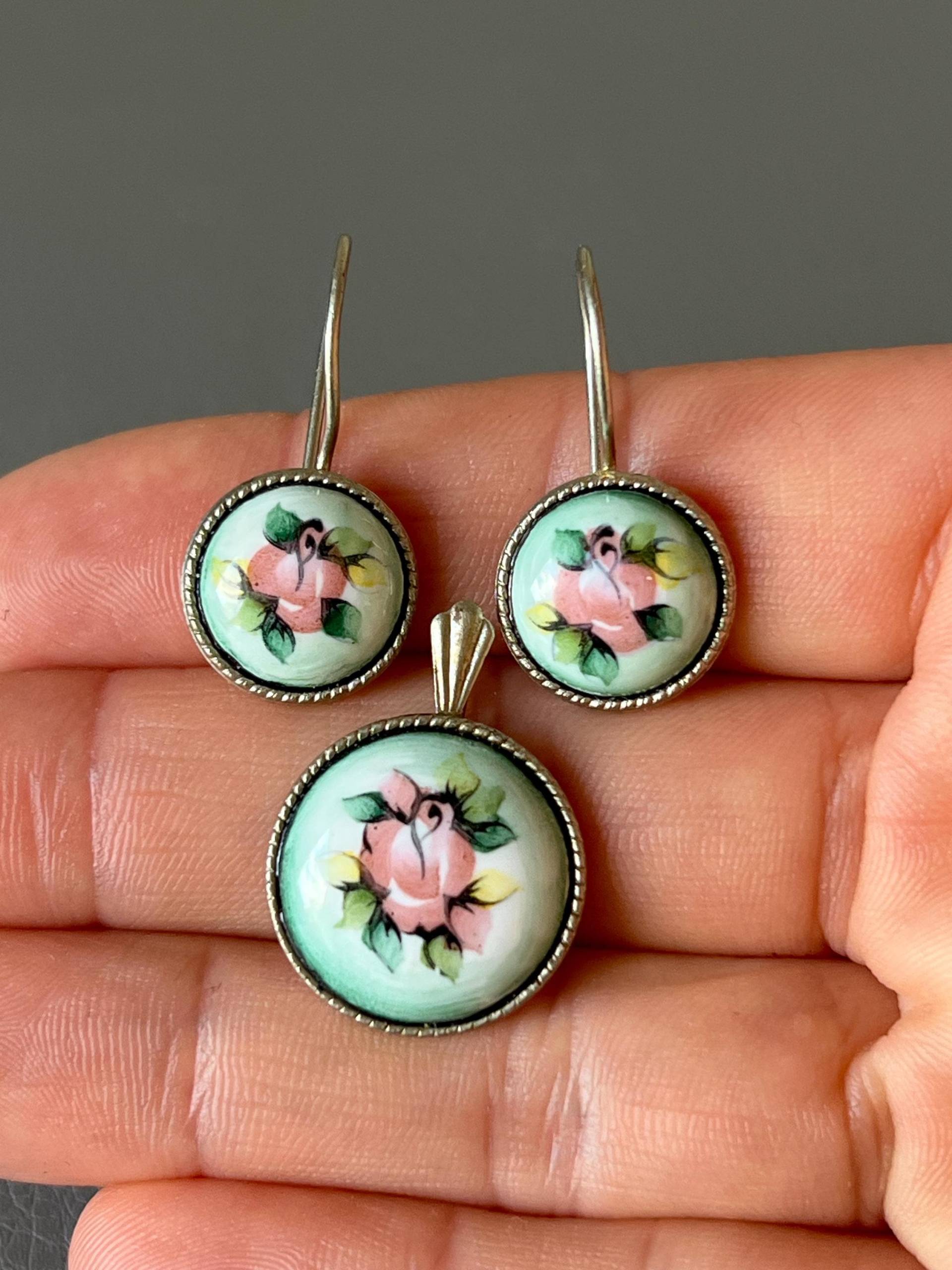 Handbemalte Porzellan Ohrringe Und Anhänger Set Vintage Floral Schmuck von NostalgiaBoutiqueR