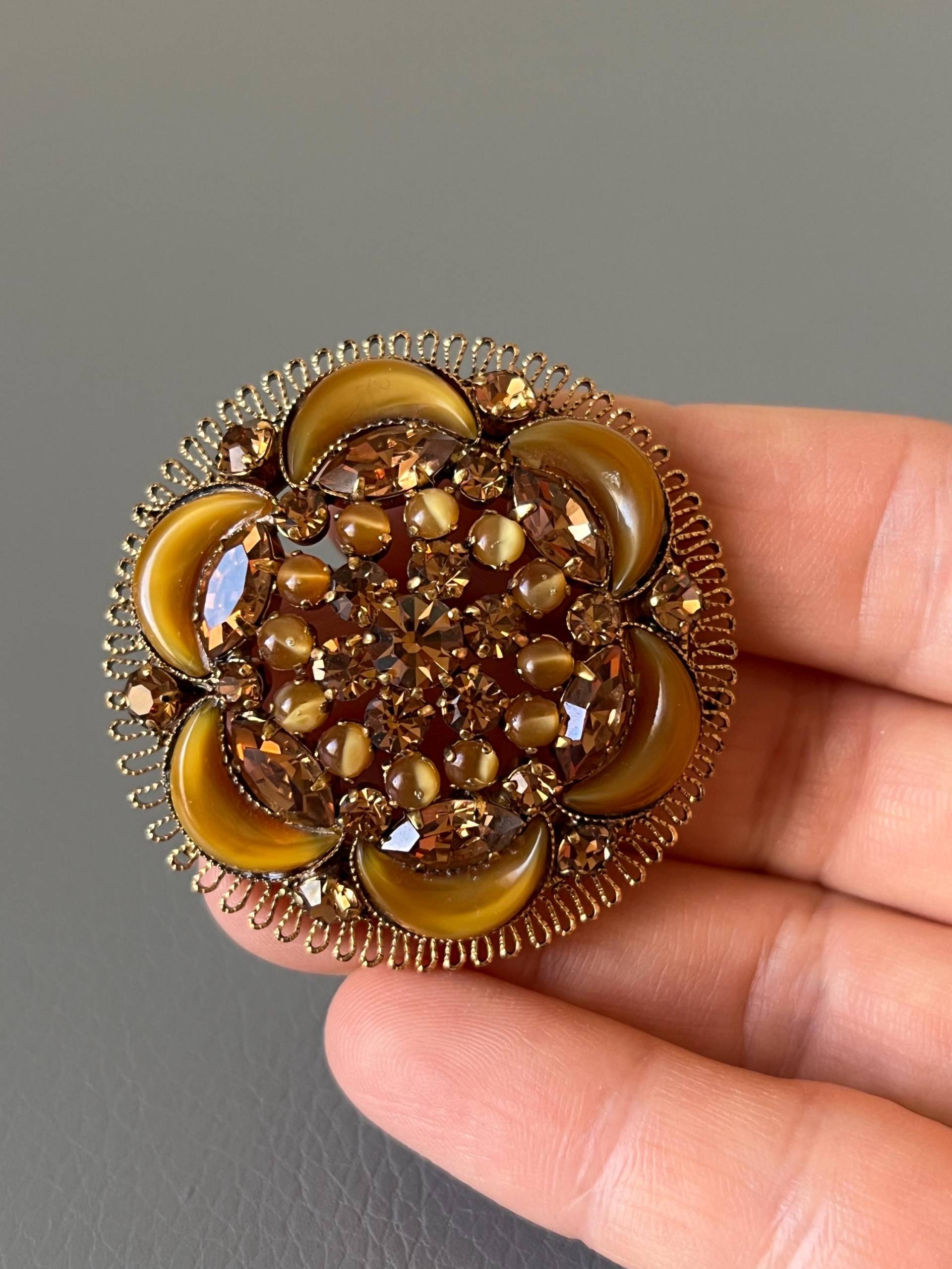 Karamell Brosche Mit Cabochon Aus Österreich 1970Er Jahre von NostalgiaBoutiqueR