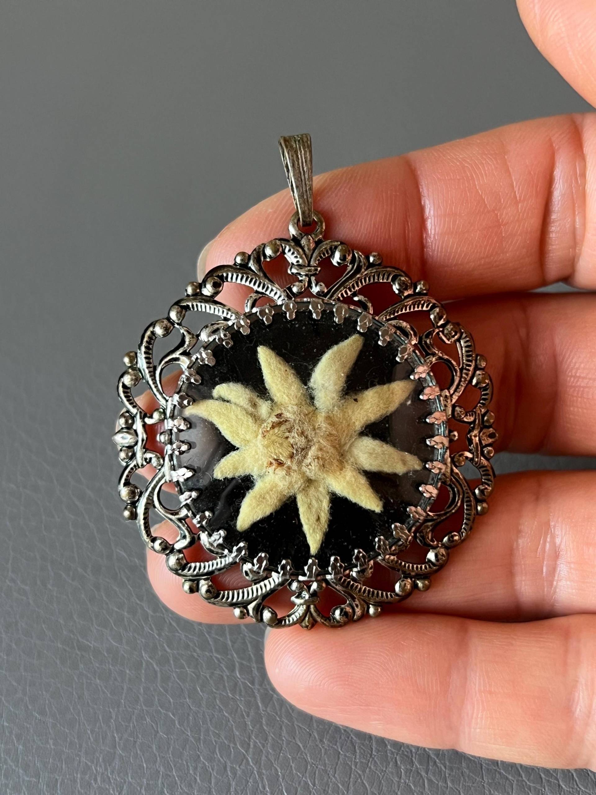 Vintage Edelweiß Anhänger Alpines Souvenir 1960Er Jahre von NostalgiaBoutiqueR