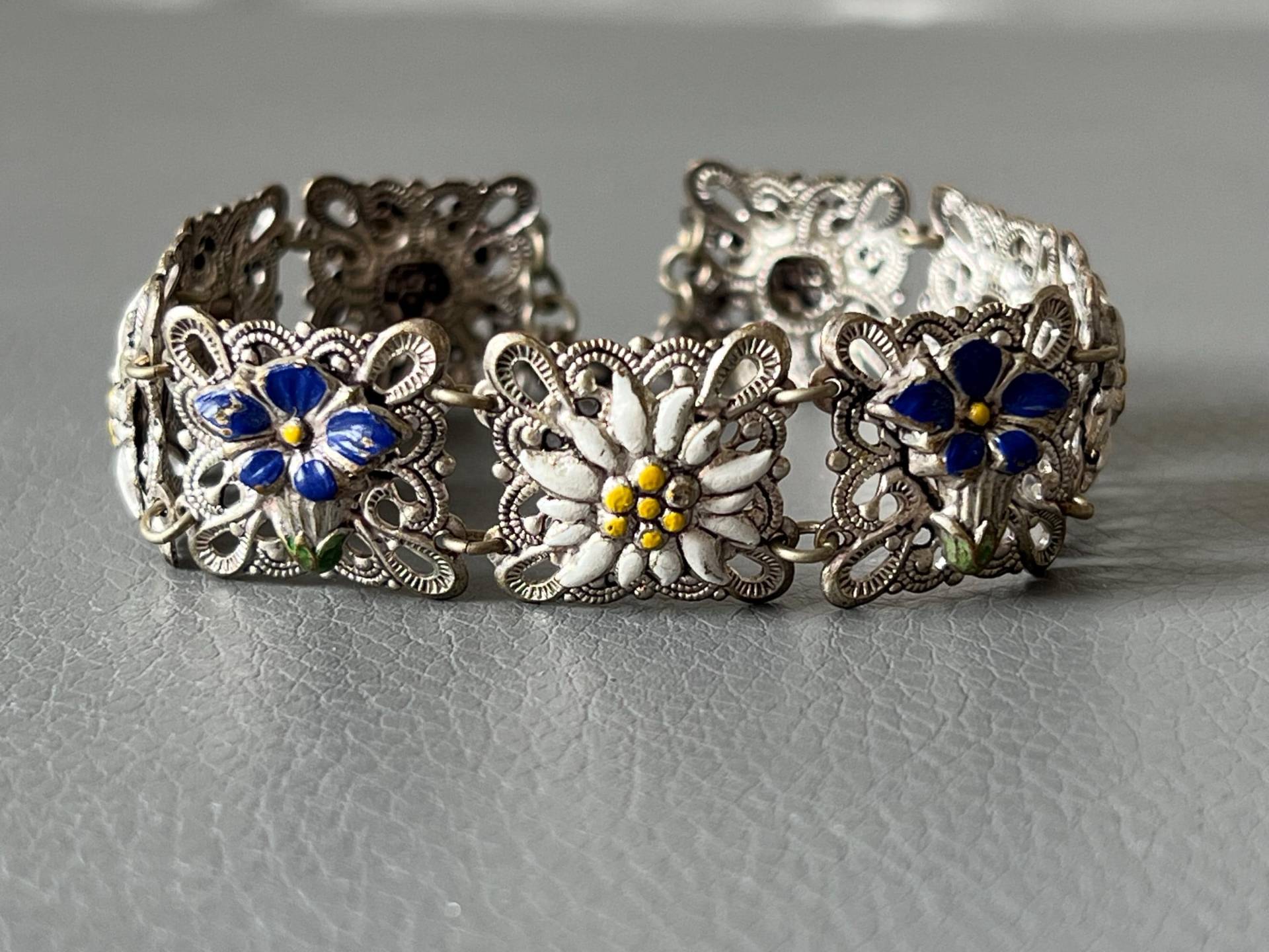 Silberfarbenes Vintage Emaille Armband Aus Den 80Ern/Alpen von NostalgiaBoutiqueR