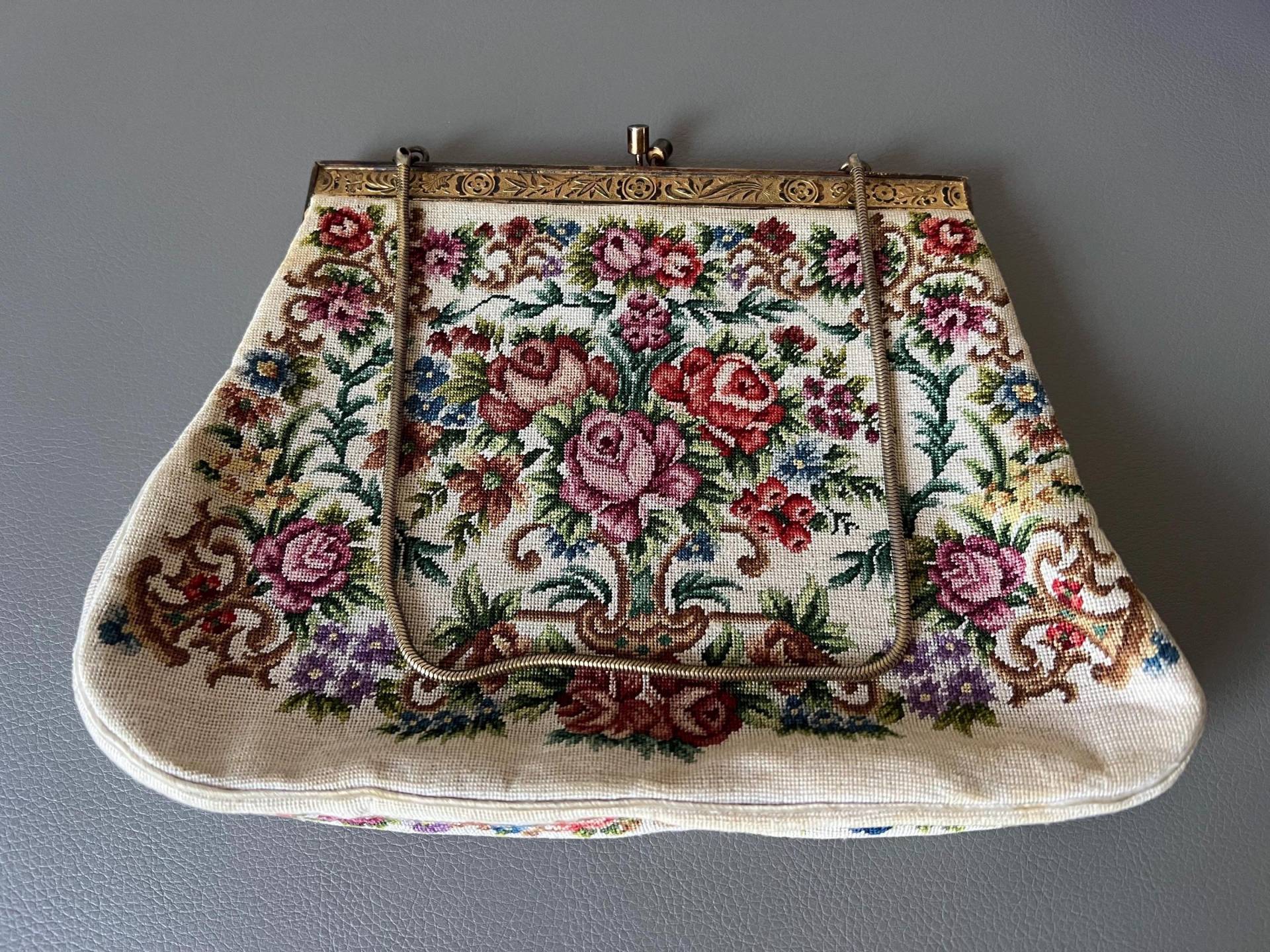 Vintage Damen Tasche - Petit Point Beutel Portemonnaie, Stickerei Blumen Alt China von NostalgiaBoutiqueR