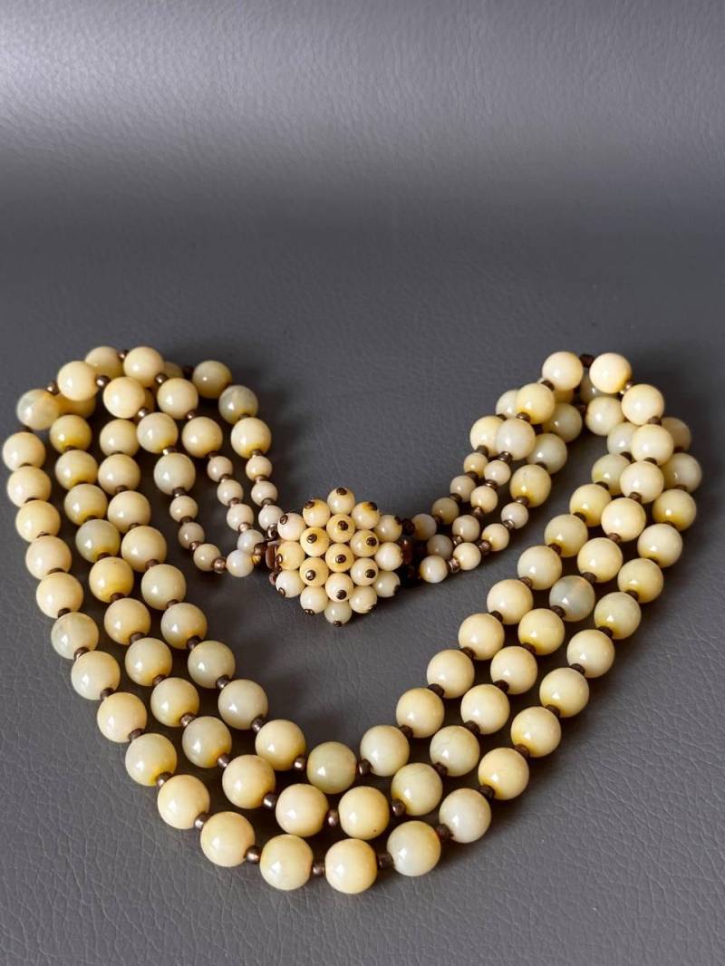 Vintage Drei-Linie Halskette Perlen Retro Schmuck von NostalgiaBoutiqueR