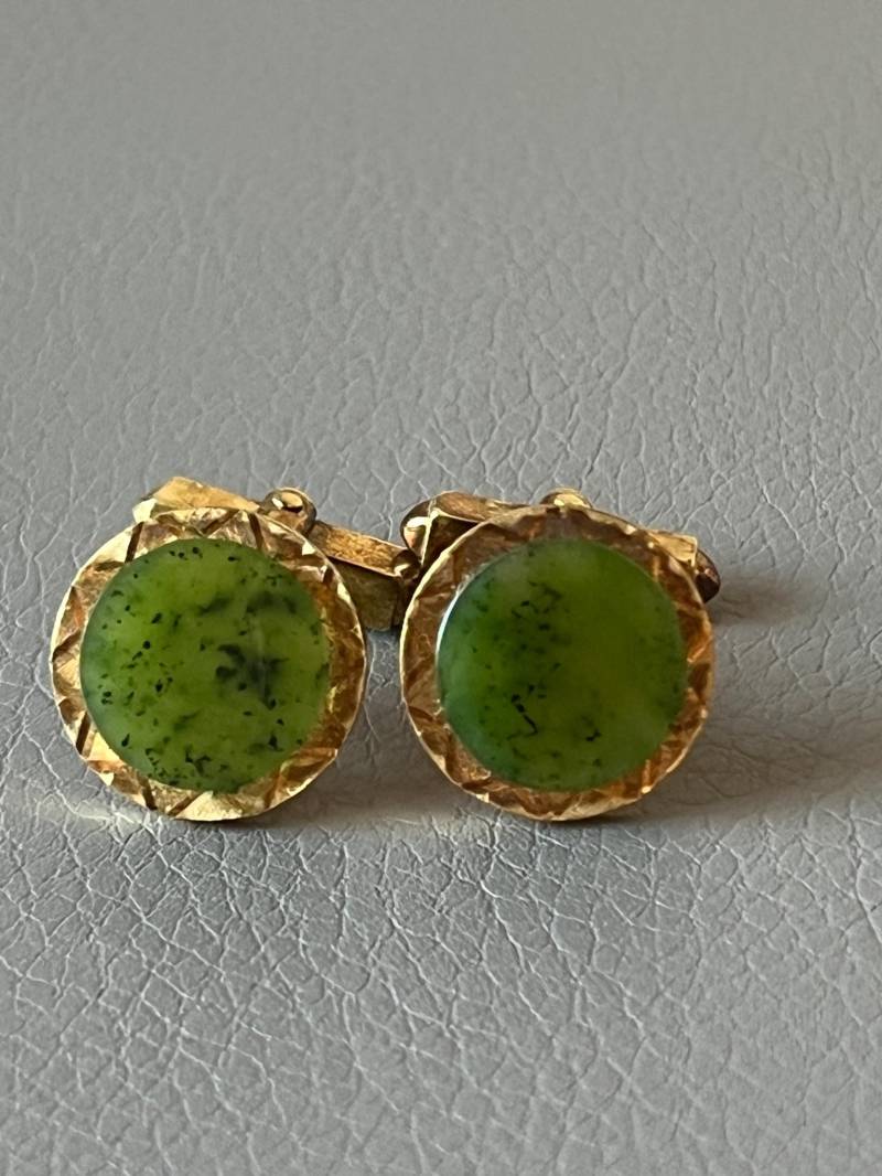 Vintage Grüne Jade Manschettenknöpfe Vintage Grüne Jade Manschettenknöpfe von NostalgiaBoutiqueR