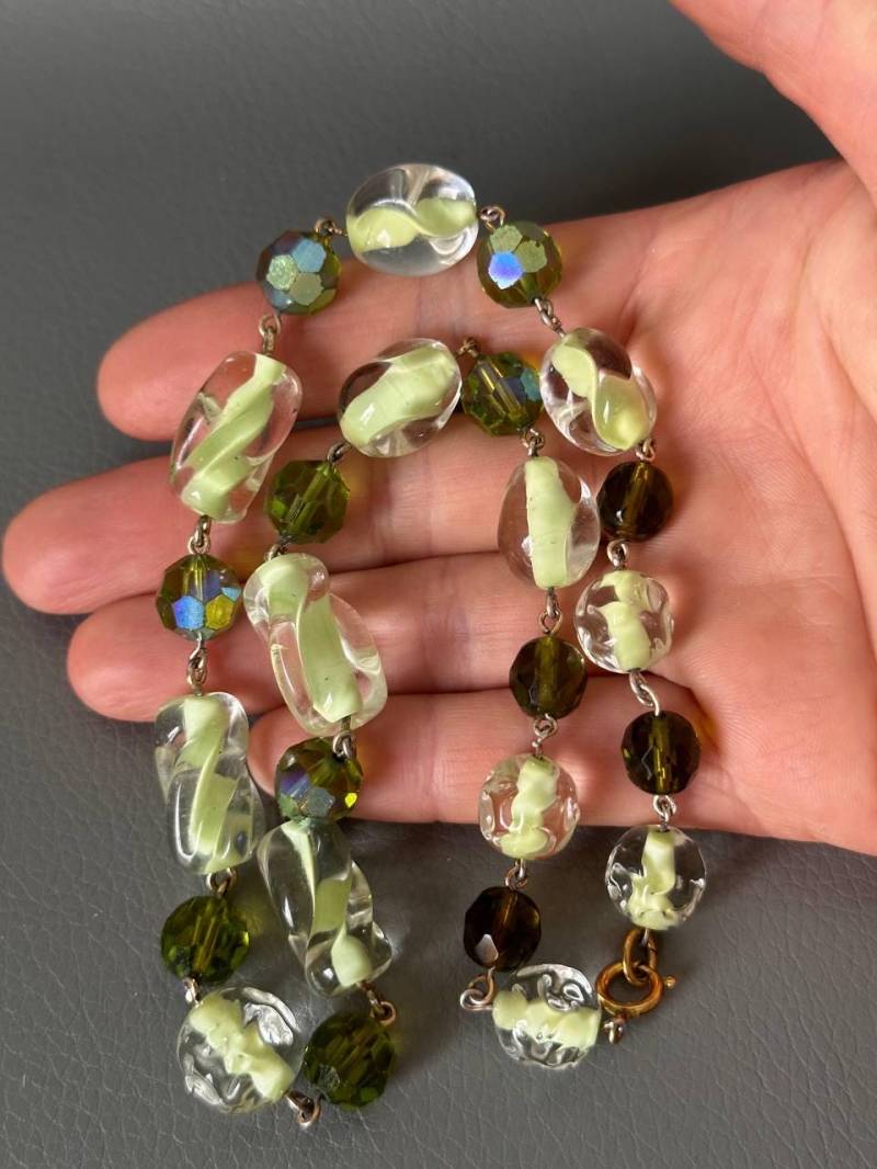 Vintage Halskette Grün Glasperlen Schmuck von NostalgiaBoutiqueR