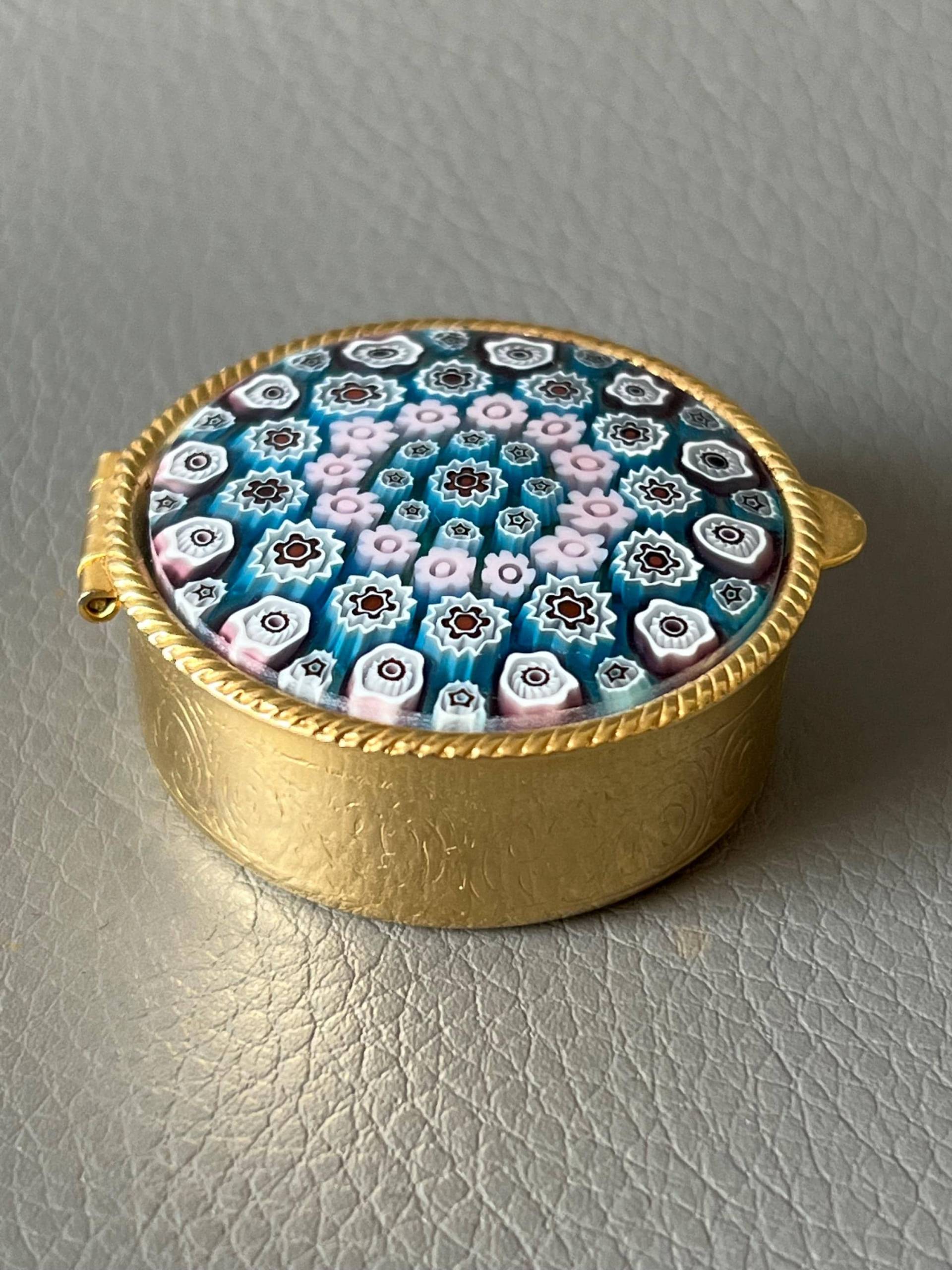 Vintage Murano Millefiori Trinket Pill Box Verzierten Goldton von NostalgiaBoutiqueR
