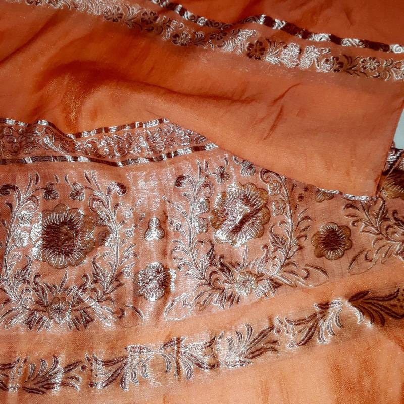 Orange Schal Aus Seidenmischung Goldstickerei, Schimmernder Hochzeitsschal Orange Schal Aus Seidenmischung Goldstickerei, Schimmernder Hochzeitsschal von NostalgicByLiliya