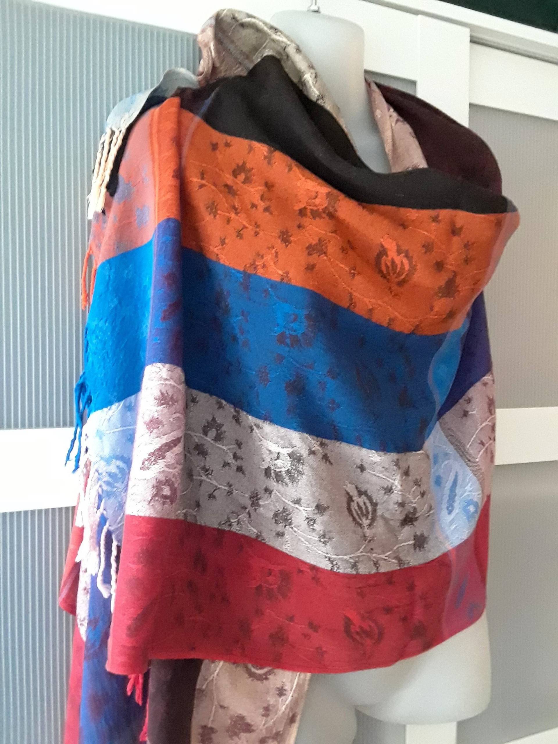 Mehrfarbiger Schal Boho Schulter Schal, Gestreift Kariert Design, Orange Braun Blau Rot Mehrfarbiger Schal Boho Schulter Schal, Gestreift Kariert Design, Orange Braun Blau Rot von NostalgicByLiliya