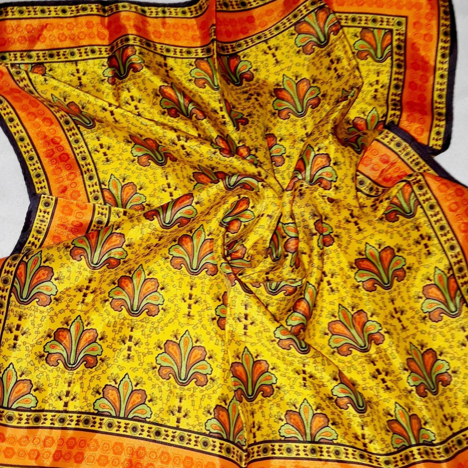 Paisley Schal Orange Gelb Grün Blumen Stirnband, Krawatte, Taschenaccessoire Paisley Schal Orange Gelb Grün Blumen Stirnband, Krawatte, Taschenaccessoire von NostalgicByLiliya