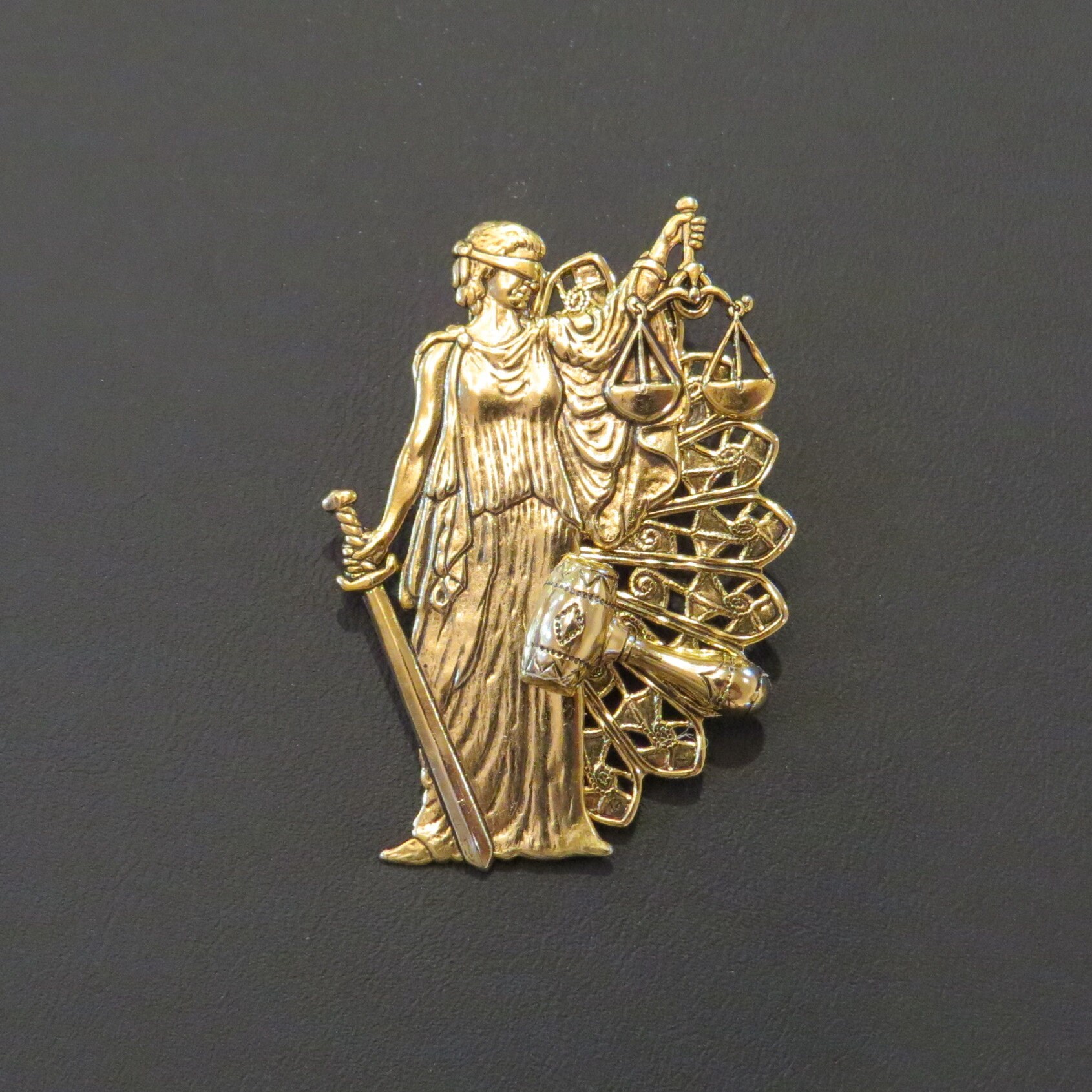 24 Karat Gold Platte Oder Silber Advokat Anwälte Brosche Jurist Frau Gerechtigkeit Waage Hammer Pg138/Ps087 von NostalgicCharm