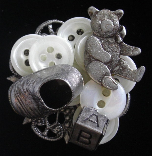 Baby Thema Brosche Antik Zinn Schuh Block Teddybär Vintage Knöpfe Shower Geschenk Mütter Mama Ps006 Baby Thema Brosche Antik Zinn Schuh Block Teddybär Vintage Knöpfe Shower Geschenk Mütter Mama Ps006 von NostalgicCharm