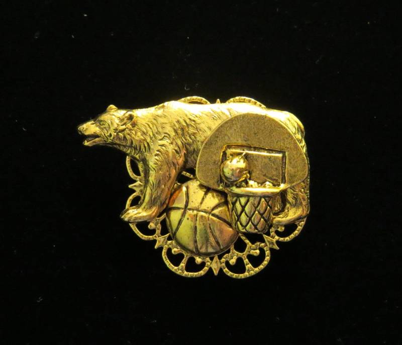 Bär Basketball Pin Grizzly 24 Karat Gold Platte Bären Hoops Sport Mama Fan Geschenk Pg231 von NostalgicCharm