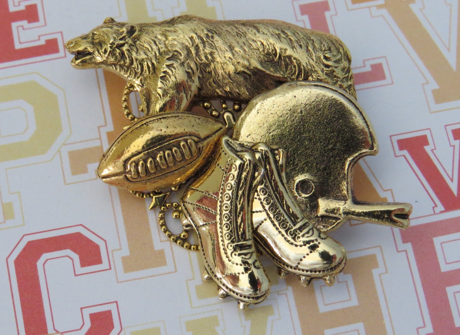 Bären Melierung Bär Fußball Pin Brosche 24 Karat Gold Platte Mutter Geschenk Schmuck Helm Clets Pg294 von NostalgicCharm