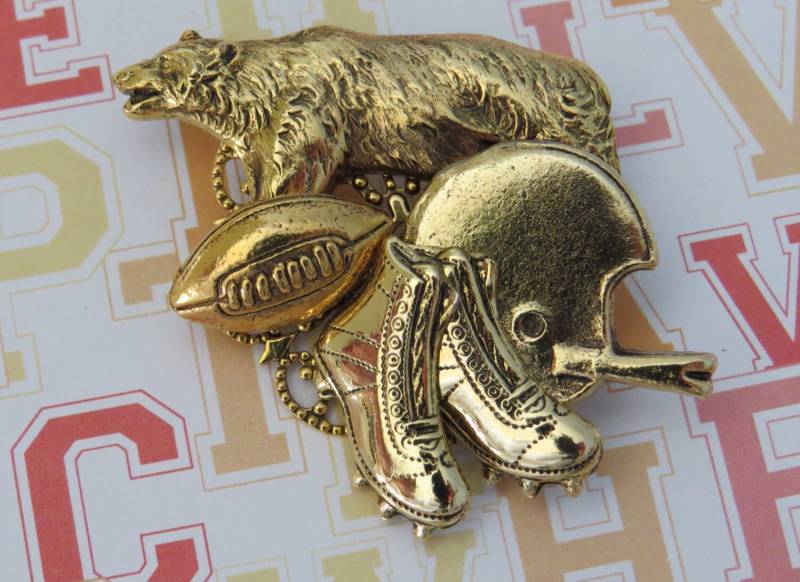 Bären Melierung Bär Fußball Pin Brosche 24 Karat Gold Platte Mutter Geschenk Schmuck Helm Clets Pg294 von NostalgicCharm