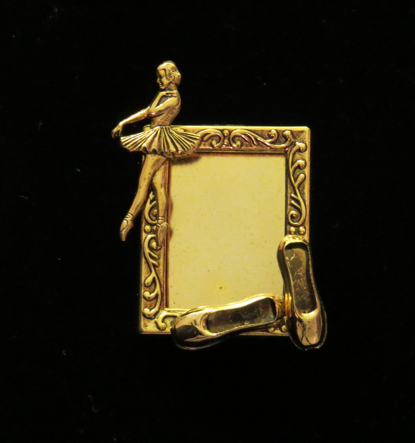 Ballerina-Tänzer-Foto-Rahmen Pin 24 Karat Gold Plate-Tanz-Ballett-Kleine Tragbare Rahmen Personalisieren Sie Mit Ihrem Foto Mom-Lehrer-Geschenk Pg150 von NostalgicCharm