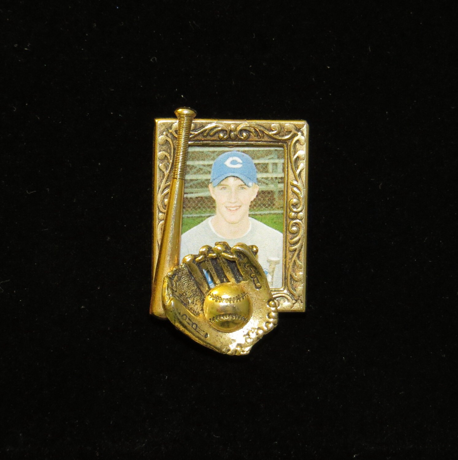 Baseball Softball Playball Sport Foto Pin Brosche 24 Karat Gold Platte Oder Silber Und Oxidierte Matte Pg118/Ps064 von NostalgicCharm