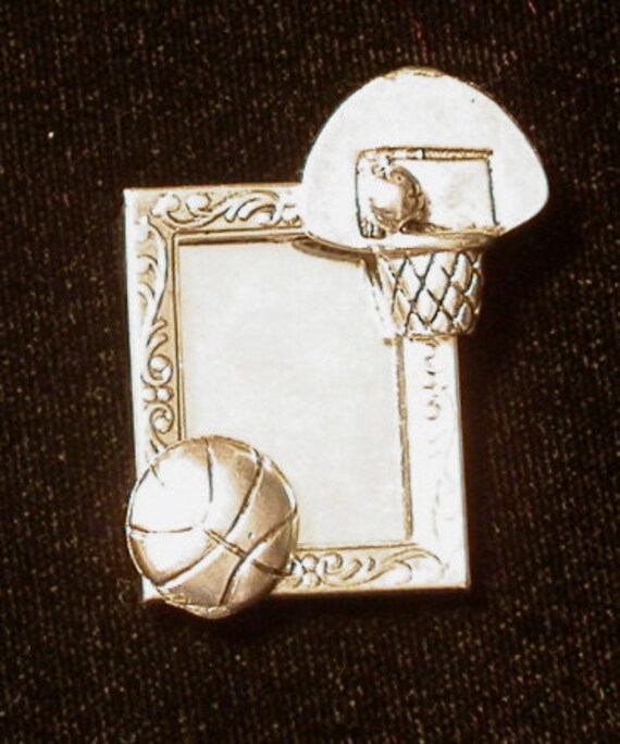 Basketball-Fotorahmen-Pin Ziel 24 Karat Goldplatte Oder Silberplatte Und Oxidiertes Mattsilber-Mix-Basketball-Mamma-Geschenk Pg123R/Ps075 von NostalgicCharm