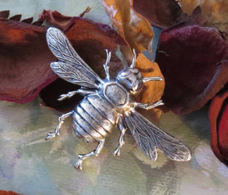 Biene Pin Brosche Antik Messing Oxidiert Matt Silber Hummel Honigbienen Drohne Königin Bienenhalter Geschenk Pg328/Ps272 von NostalgicCharm