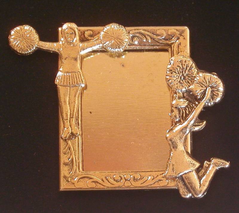 Cheerleader-Sport-Foto-Pin Hinzufügen Foto, 24 Karat Gold Platte Pompons Pg104B Zu Personalisieren Oder Oxidiert Matt Silber Und Ps088 von NostalgicCharm