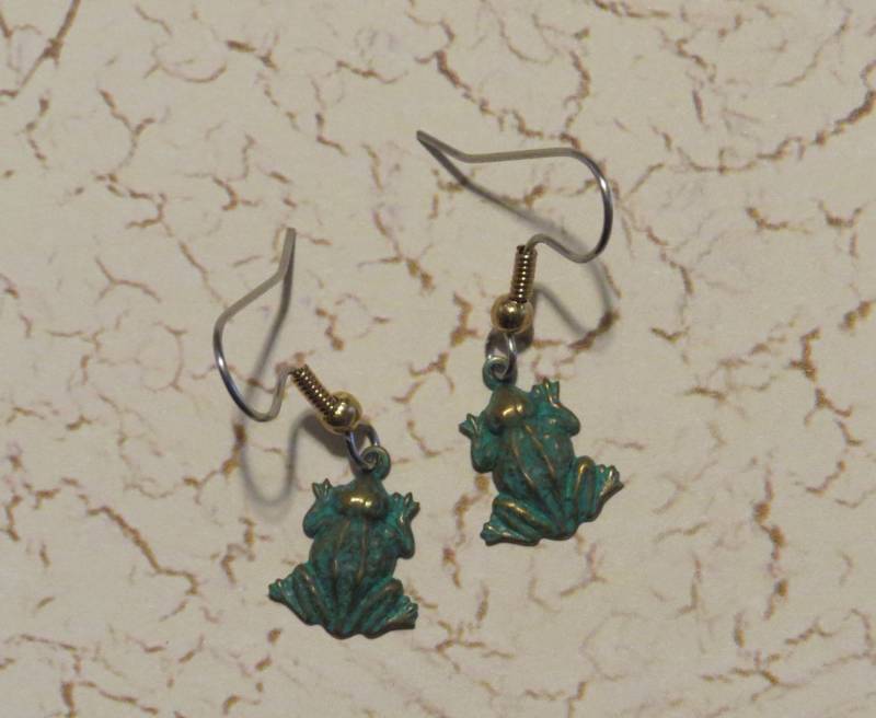 Frosch Ohrringe Verdi Grün Patina Auf Messing Frösche Polliwogs Toad Bull Frog Tad Pole Amphibian Eg300G von NostalgicCharm