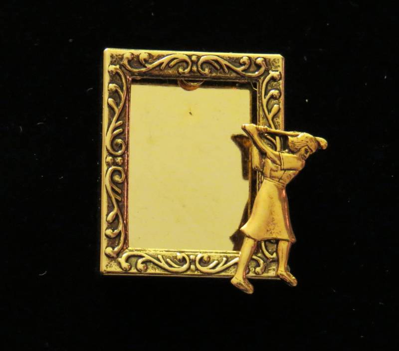 Golfer Weibliche Foto Rahmen Pin Brosche Golf 24 Karat Gold Platte Golfen Frau Clubs Tasche Schmuck Geschenk Pg165 von NostalgicCharm