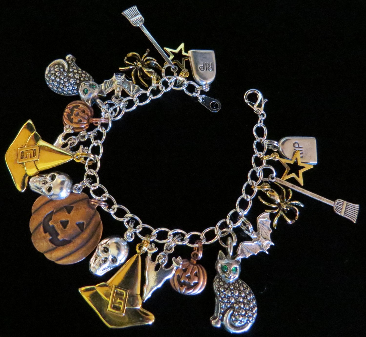 Halloween Charm Armband 7" Oder 8" Gemischt Metall Kupfer Silber Gold Platte Katze Scull Ghost Bts047-7/8 von NostalgicCharm