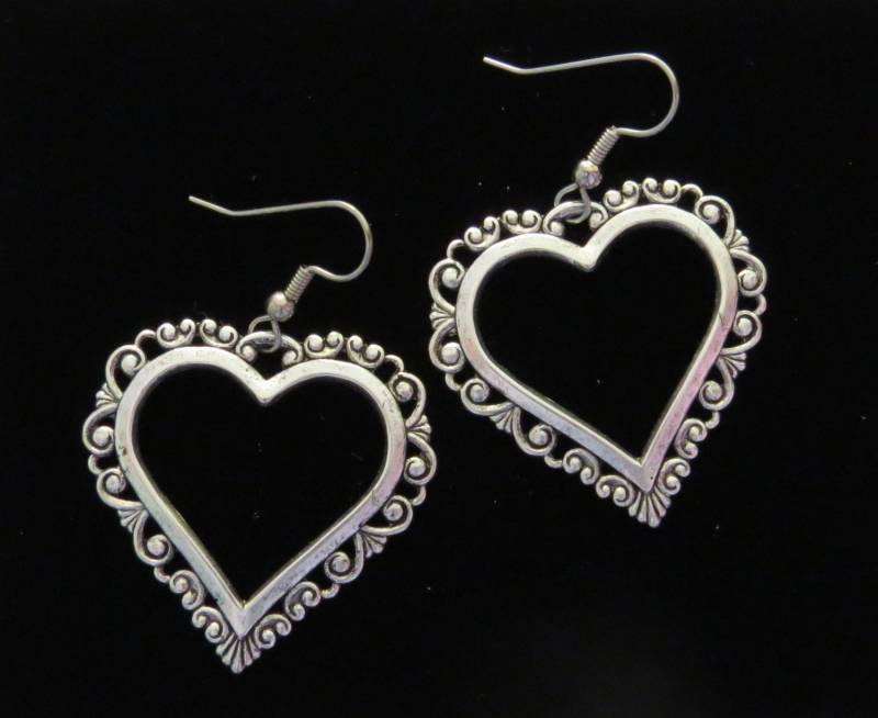 Herz Ohrringe Große Offene Oxidierte Matte Silber Valentinstag Liebe Romantik Herzen Es457 von NostalgicCharm