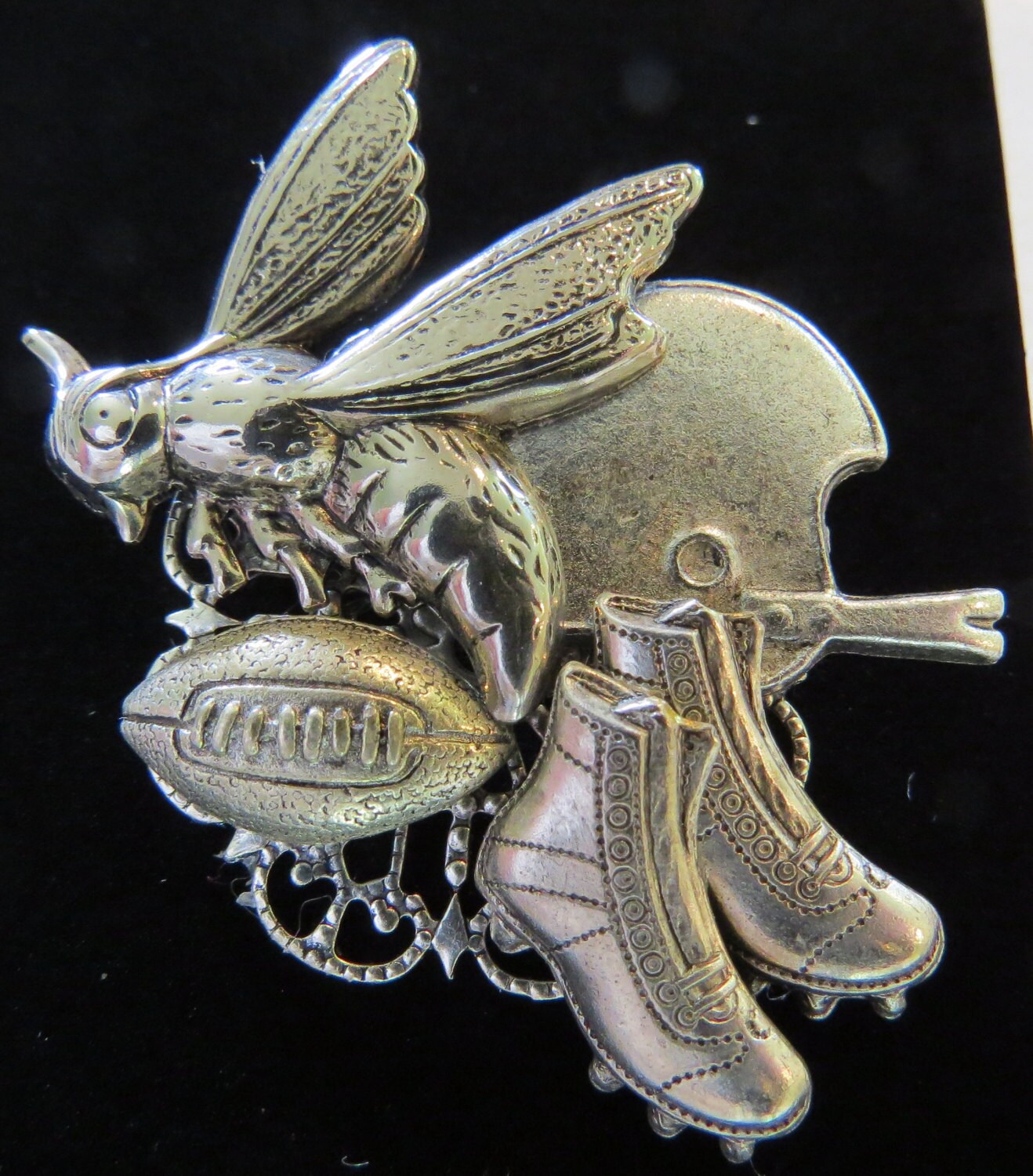 Hornet Football Pin Bee 24 Karat Vergoldung Oder Versilbertes Und Oxidiertes Mattsilber Helmklampen Sport Hornets Bees Pg234/Ps176 von NostalgicCharm