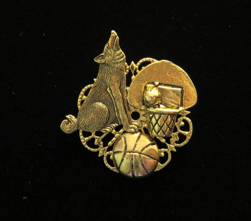 Husky Coyote Basketball Pin Brosche 24 Karat Gold Platte Wolf Hund Maskottchen Ziel Pg230 von NostalgicCharm