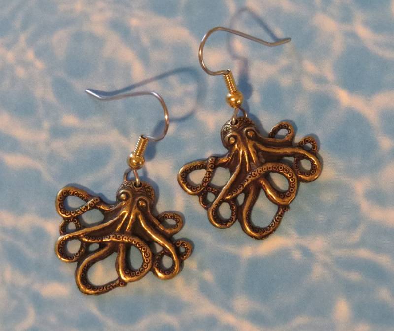 Kraken Ohrringe Antiqued Messing Oder Oxidiertes Mattsilber Piraten Meeresgeschöpf Ozean Eg482B/Es397 von NostalgicCharm