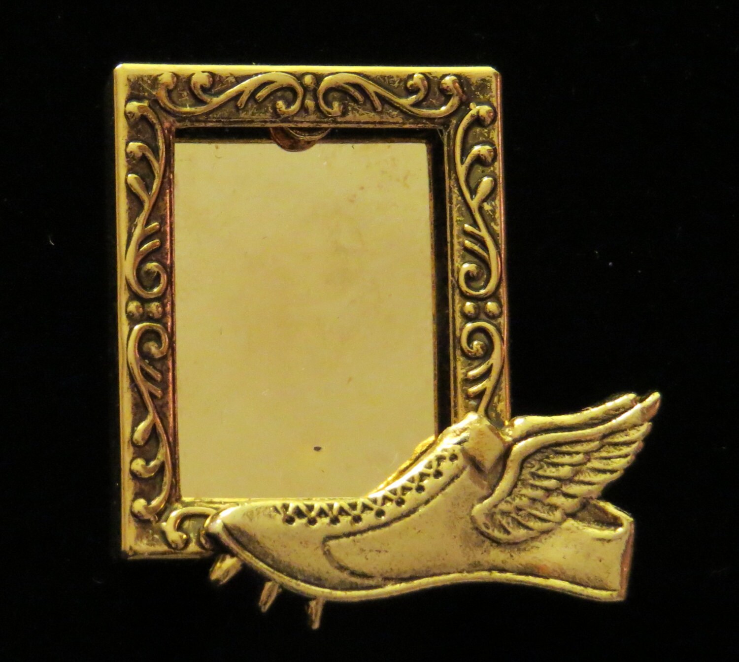 Langläufer, Fliegender Schuh, Fotorahmen, Pin, Brosche, 24 Karat Goldplatte, Fügen Sie Einfach Das Besondere Foto Hinzu, Geschenk, Pg176 von NostalgicCharm