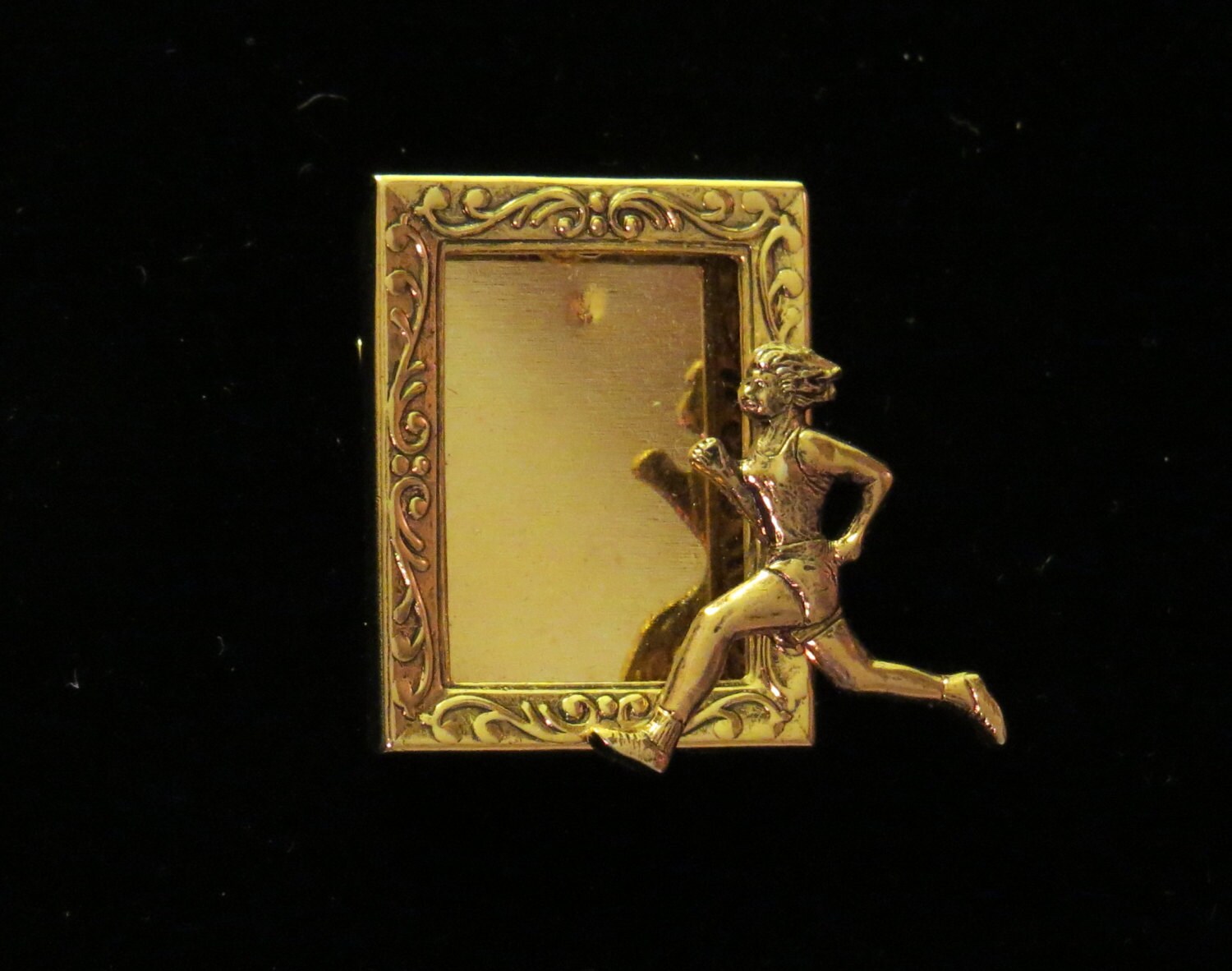 Langlauf Läufer Weibliche Foto Rahmen Pin 24 Karat Goldplatte Oder Silberplatte Und Oxidierten Matt Silber Läuft Pg167F/Ps117R von NostalgicCharm
