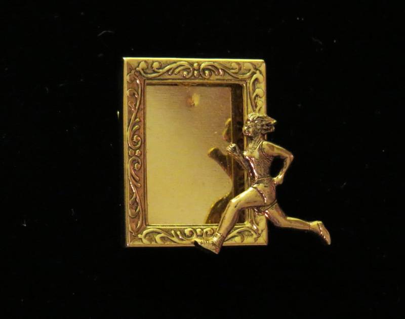 Langlauf Läufer Weibliche Foto Rahmen Pin 24 Karat Goldplatte Oder Silberplatte Und Oxidierten Matt Silber Läuft Pg167F/Ps117R von NostalgicCharm