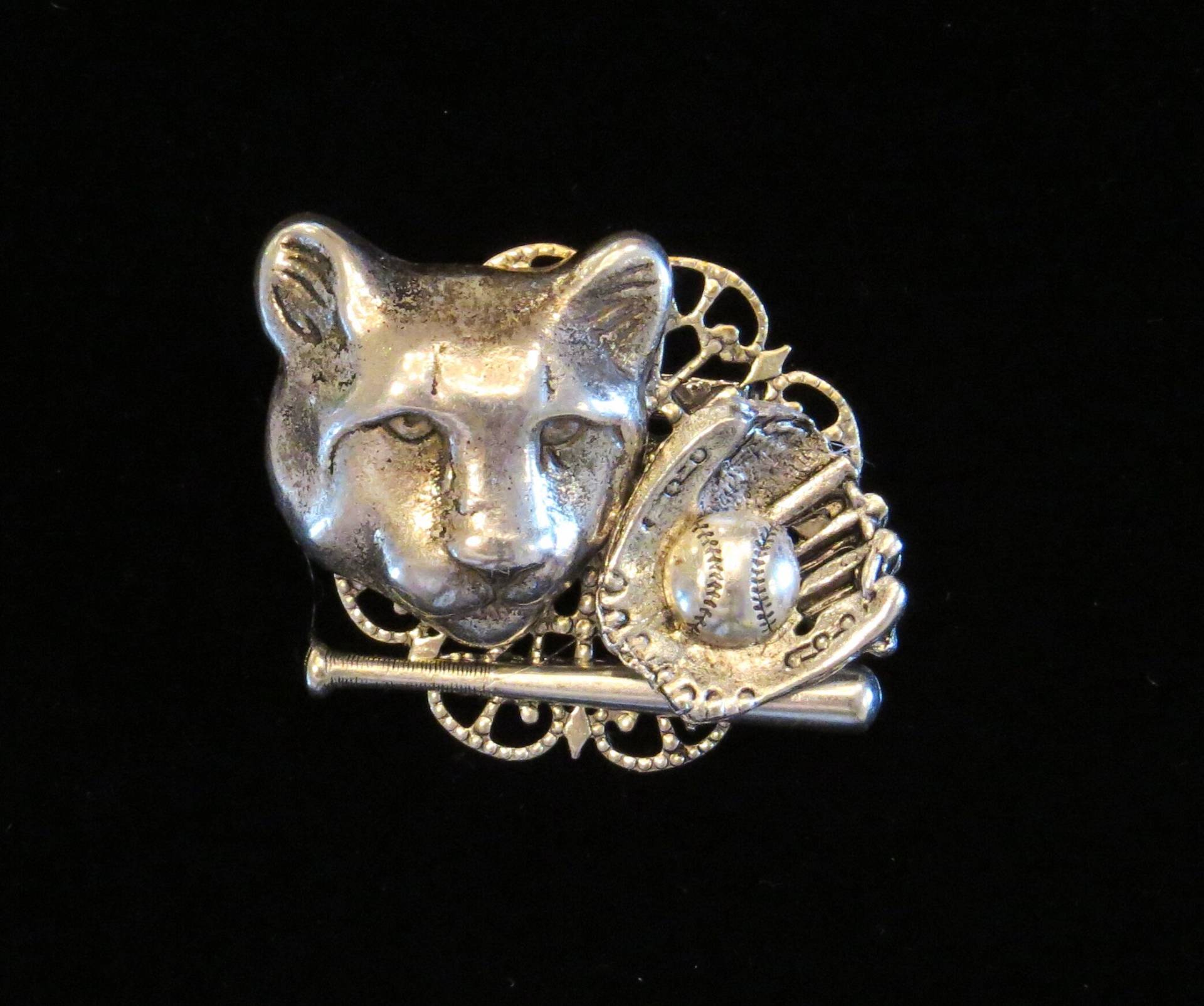 Puma Oder Panther Baseball Softball Pin Bat Ball Handschuh Mitt Matt Silber Ox Mom Mama Bringt Mountain Lion Ps288 von NostalgicCharm