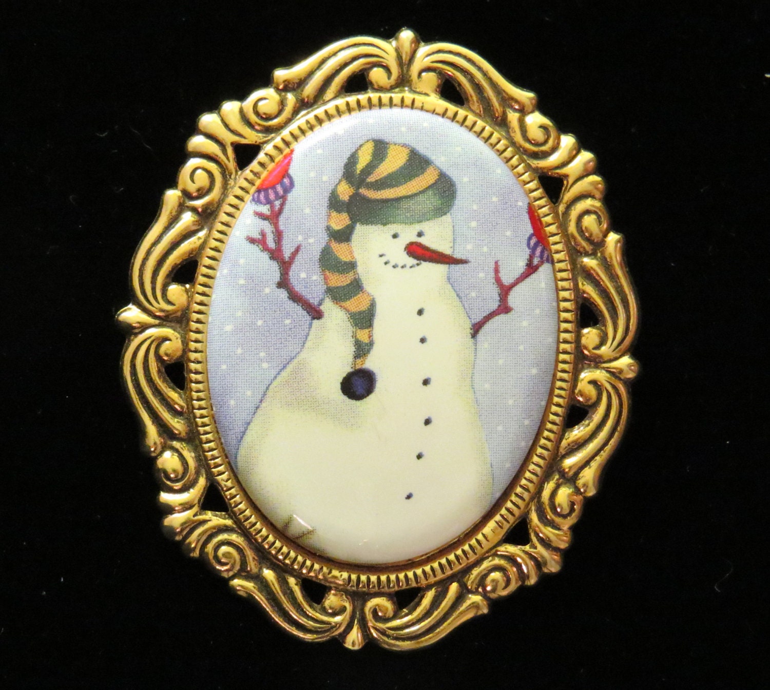 Schneemann Porzellan & Gold Platte Pin Brosche Winterurlaub Pg175/Ps125 von NostalgicCharm