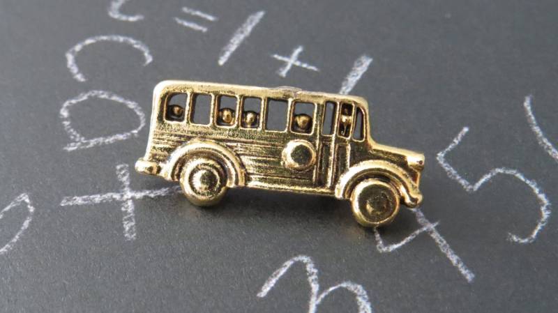 Schulbus Pin Brosche 24 Karat Gold Plate Bus Fahrer Geschenk Kinder Im Go Up & Down Pg274/Ps229 von NostalgicCharm