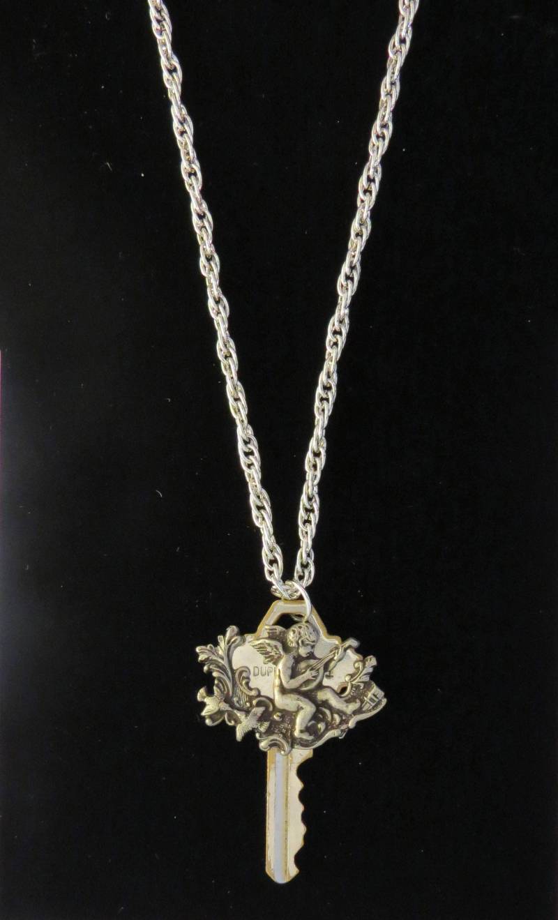 Steampunk Altered Schlüssel Halskette Amor Spielen Mandoline Valentine Cherub Engel Sterling Silber Platte Und Matte Ochse Liebe Geschenk Key009 von NostalgicCharm
