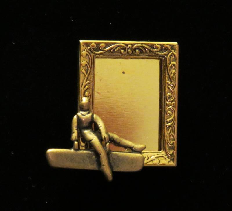 Turnerin Männlichen Foto Rahmen Pin Turn-Pferd 24 Karat Goldplatte & Messing Pg146M/Ps094M von NostalgicCharm