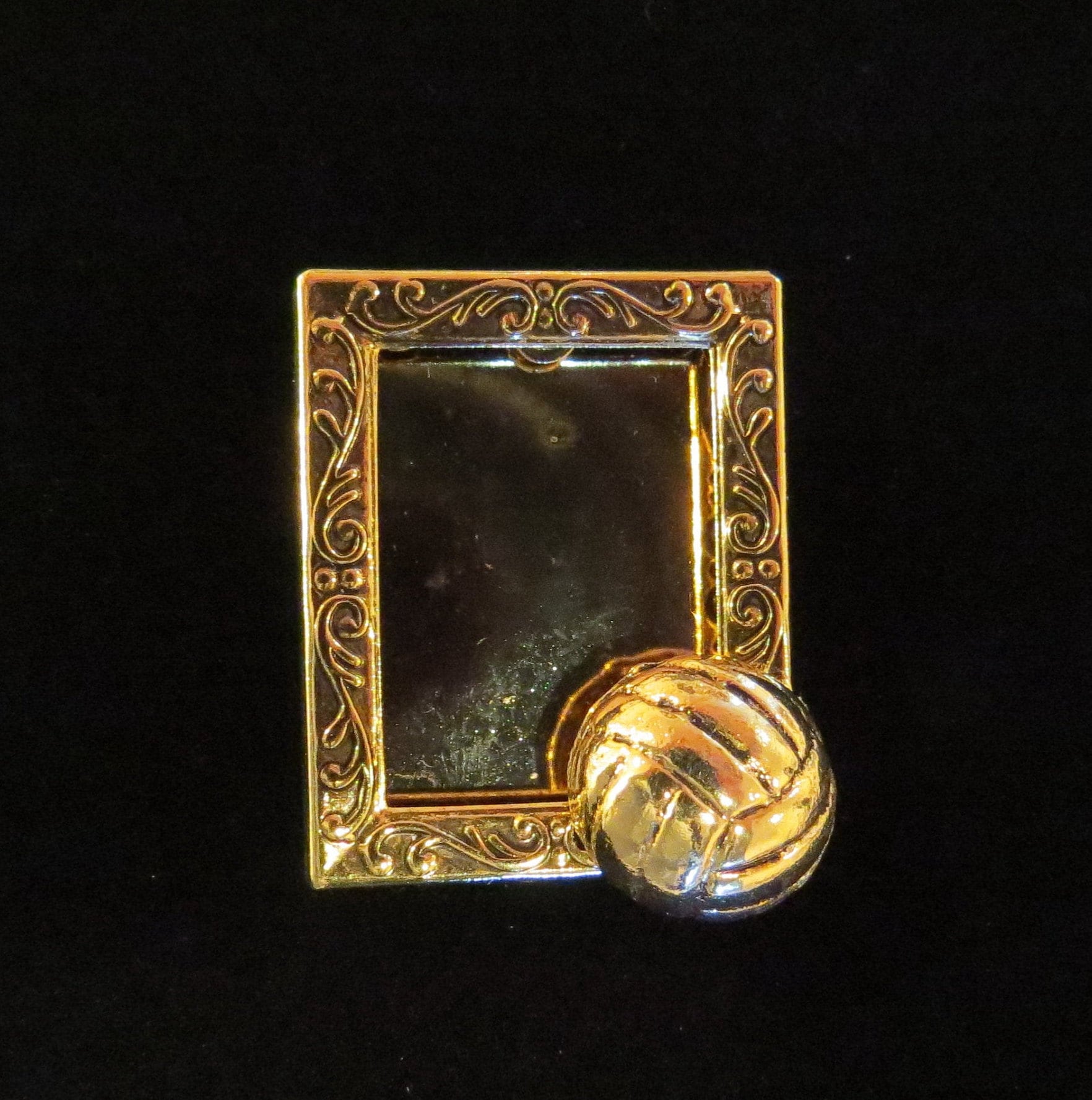 Volleyball Foto Rahmen Pin Brosche 24 Karat Gold Platte Oder Silber & Oxidiertematte Nur Fügen Bild Schmuck Ps078/Pg126 von NostalgicCharm