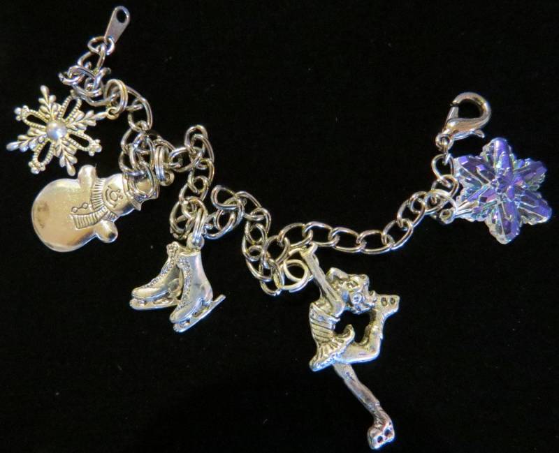 Winter Charm Armband Schneeflocke Schneemann Schlittschuhe Silberplatte/Oms Deutsch Kristall in Transluzenten Gletscher Blau 7 Und 8-Zoll-Bts028 von NostalgicCharm