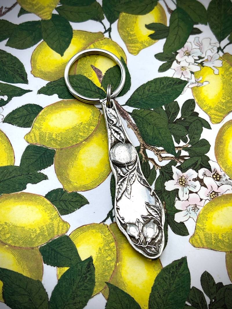 Silber Schlüsselanhänger von NostalgicDevotion