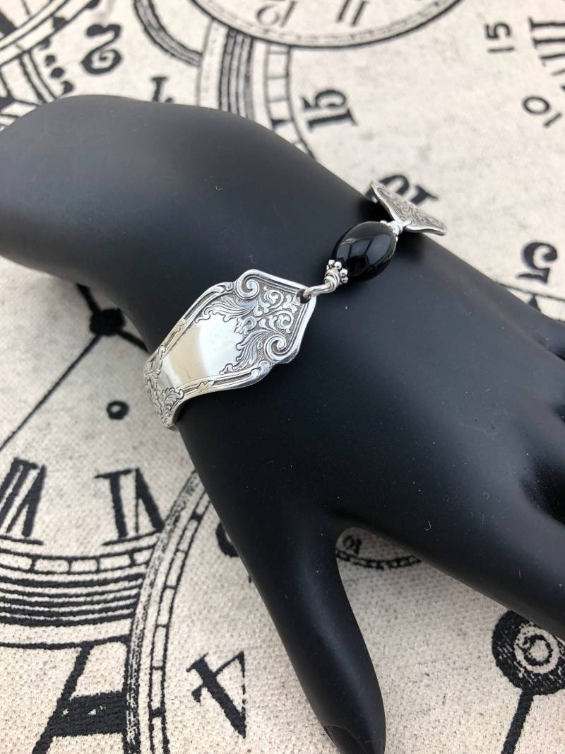 Silberarmband von NostalgicDevotion