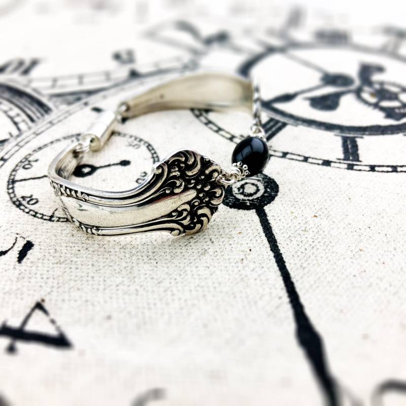 Silberarmband von NostalgicDevotion