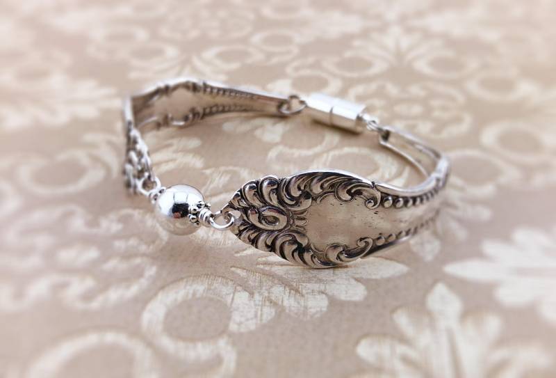 Silberarmband von NostalgicDevotion