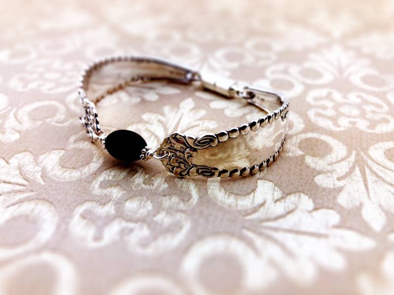 Silberarmband von NostalgicDevotion