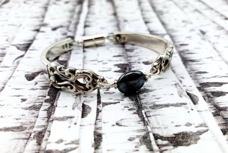 Silberarmband von NostalgicDevotion