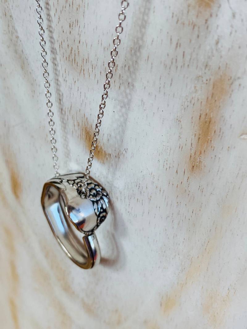 Silberbesteck Herz Anhänger von NostalgicDevotion